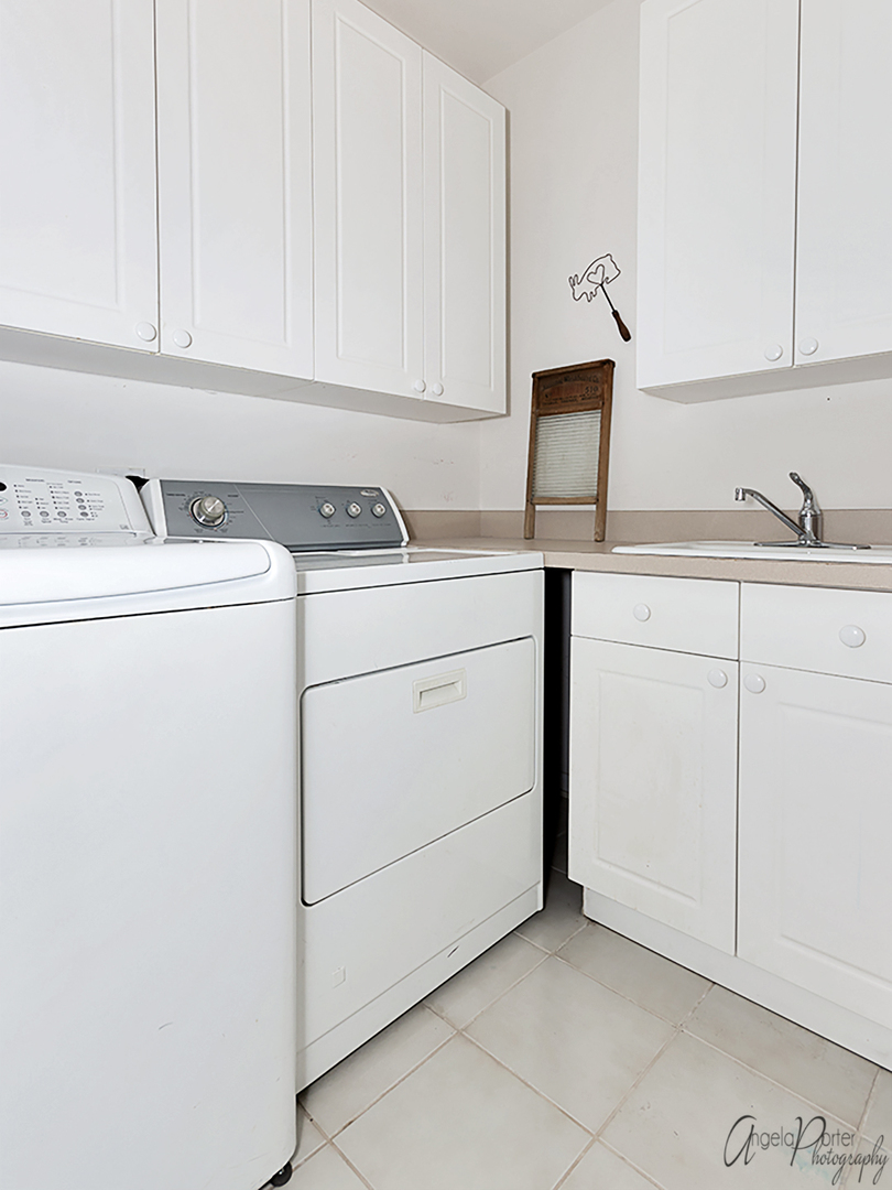 640 McHenry Road, Unit 108 Wheeling, IL 60090 - Photo 23 of 30 a utility room with dryer and washer