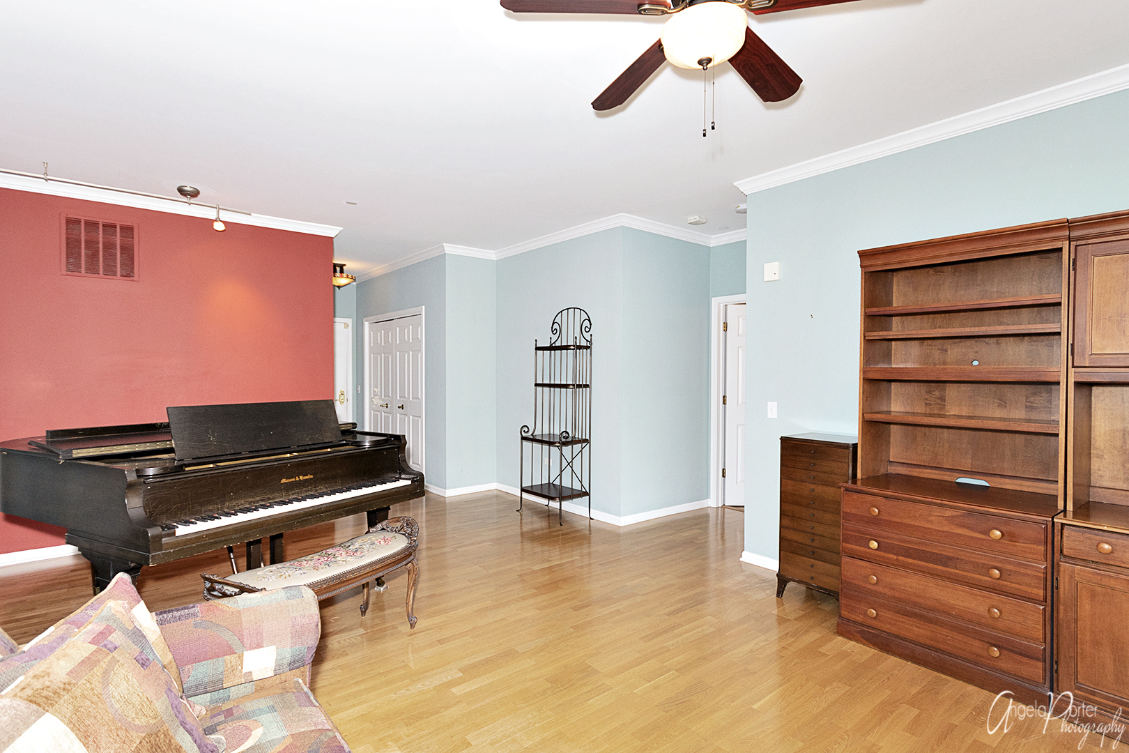 640 McHenry Road, Unit 108 Wheeling, IL 60090 - Photo 5 of 30 a room with furniture and ceiling fan