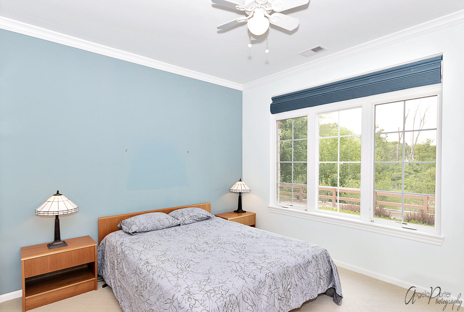 640 McHenry Road, Unit 108 Wheeling, IL 60090 - Photo 6 of 30 a bedroom with a bed and a chandelier