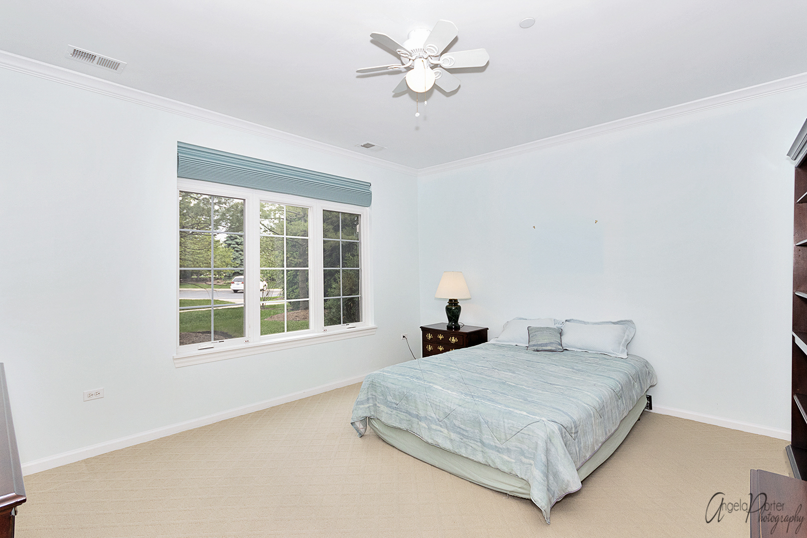640 McHenry Road, Unit 108 Wheeling, IL 60090 - Photo 9 of 30 a bedroom with a large bed and a large window