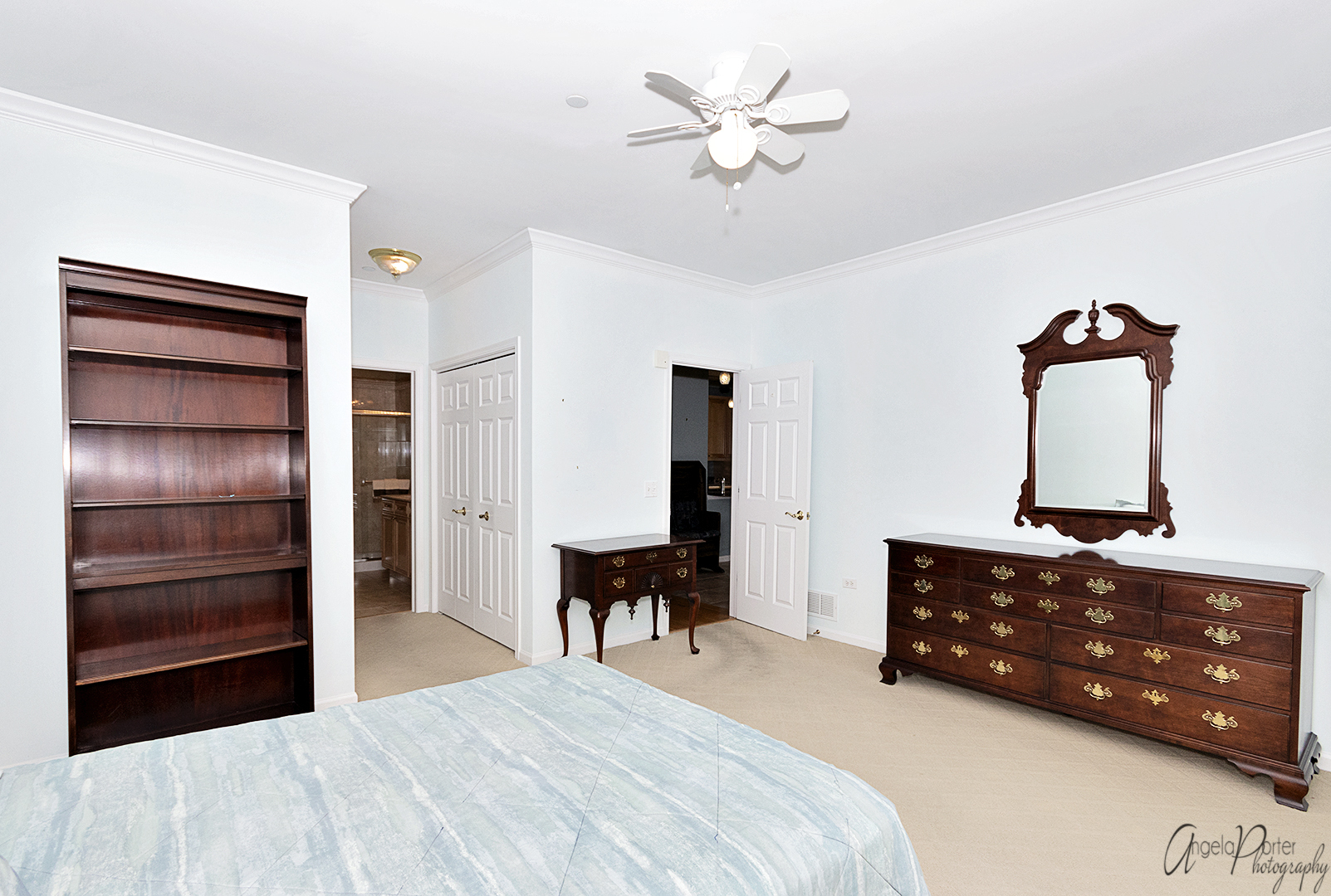 640 McHenry Road, Unit 108 Wheeling, IL 60090 - Photo 10 of 30 a bedroom with a bed and a dresser