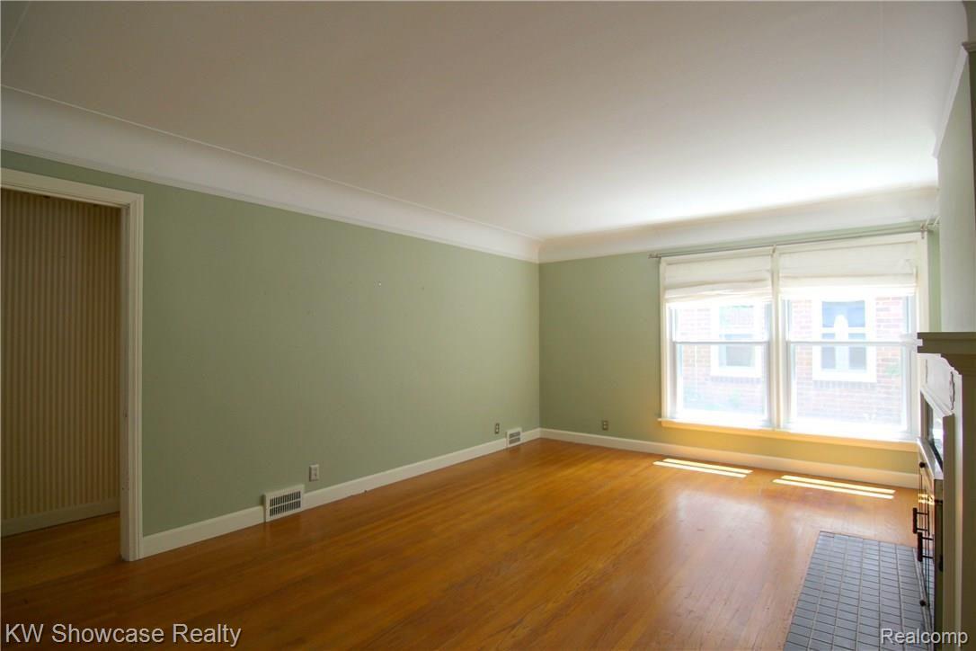 4148 Cornwall Street Berkley, MI 48072 - Photo 7 of 23 Living Room