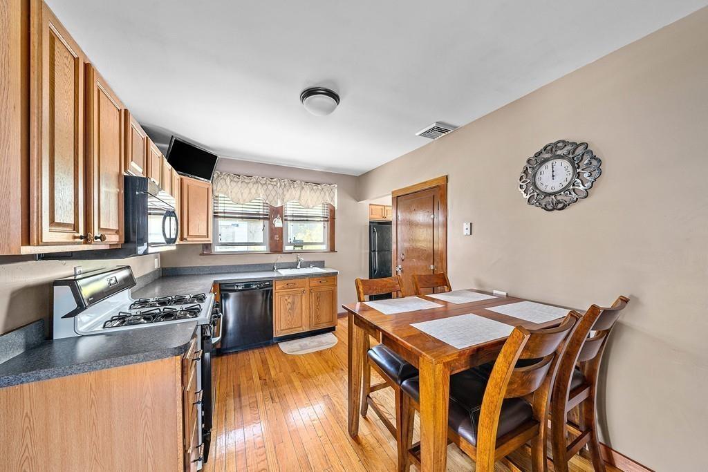 114 Edgehill Road Braintree, MA 02184 - Photo 4 of 24 Gallery Image 4