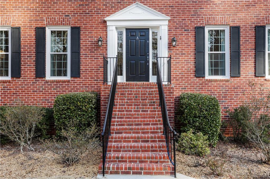 2405 Kimbrough Court Sandy Springs, GA 30350 - Photo 11 of 62