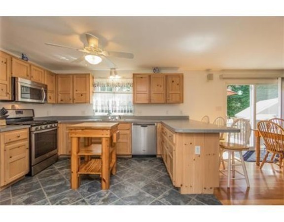 8 Breton Road Upton, MA 01568 - Photo 9 of 24 Gallery Image 9