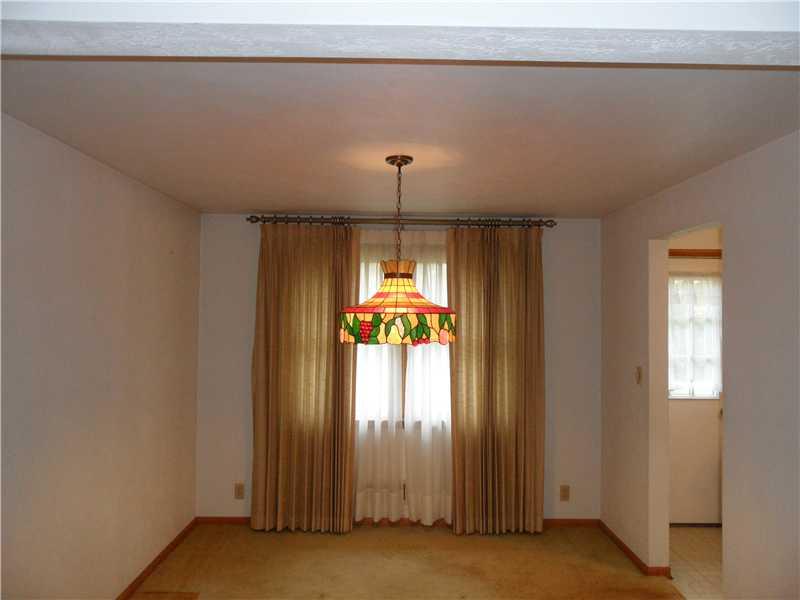 22 Sipe Road Coraopolis, PA 15108 - Photo 3 of 12 Dining Room.