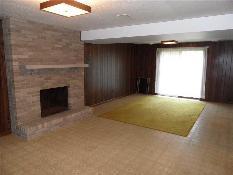 22 Sipe Road Coraopolis, PA 15108 - Photo 7 of 12 Family Room.