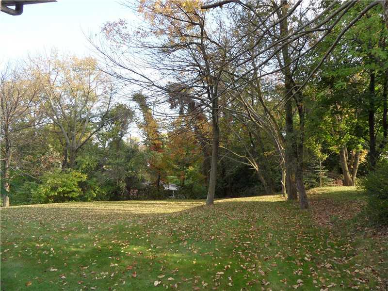 22 Sipe Road Coraopolis, PA 15108 - Photo 8 of 12 Yard/Garden.