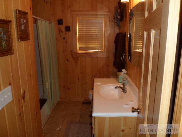 279 Indian Springs Road Boone, NC 28607 - Photo 3 of 15 a bathroom with a sink