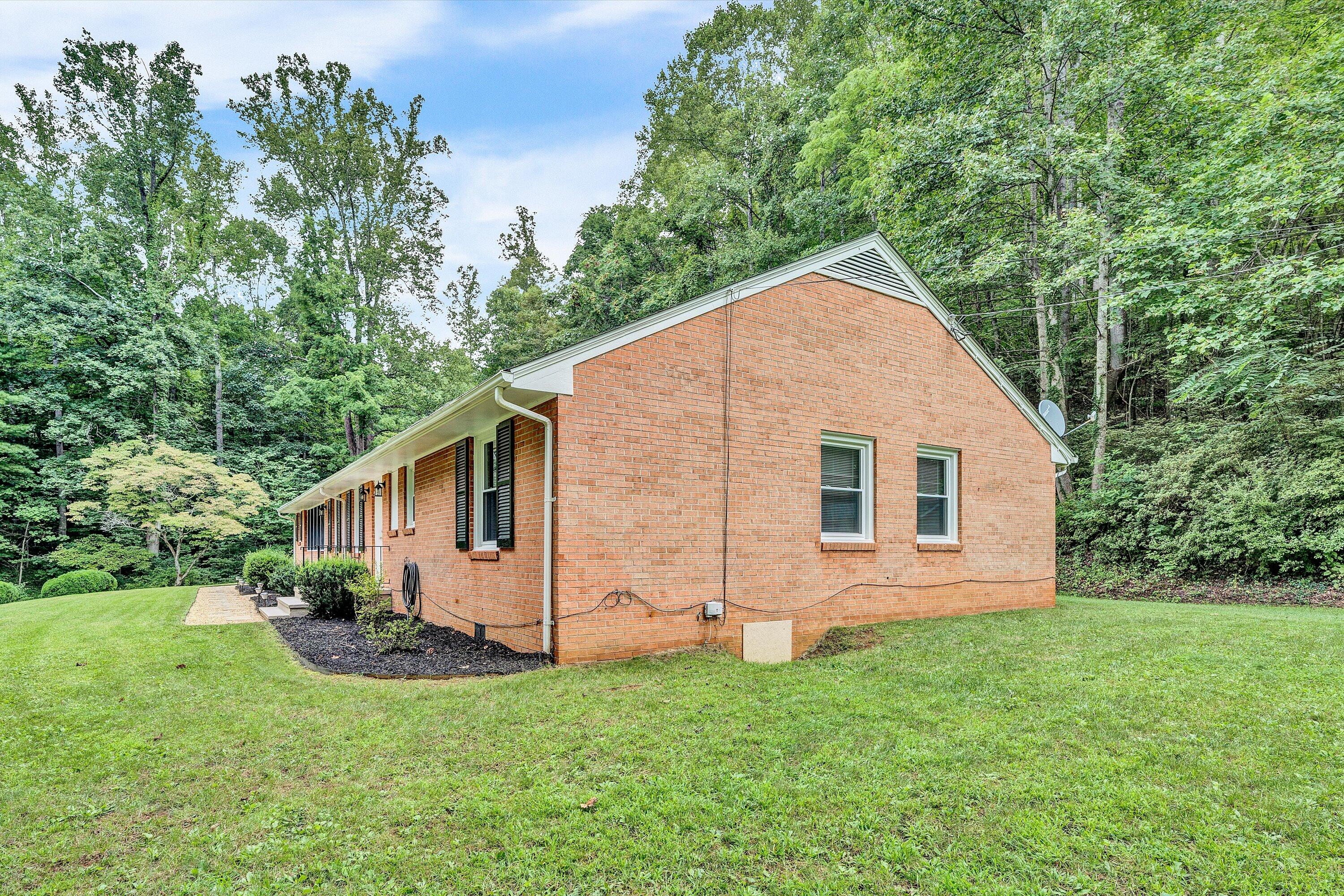 7776 Franklin Road Boones Mill, VA 24065 - Photo 28 of 47 28-080620240029