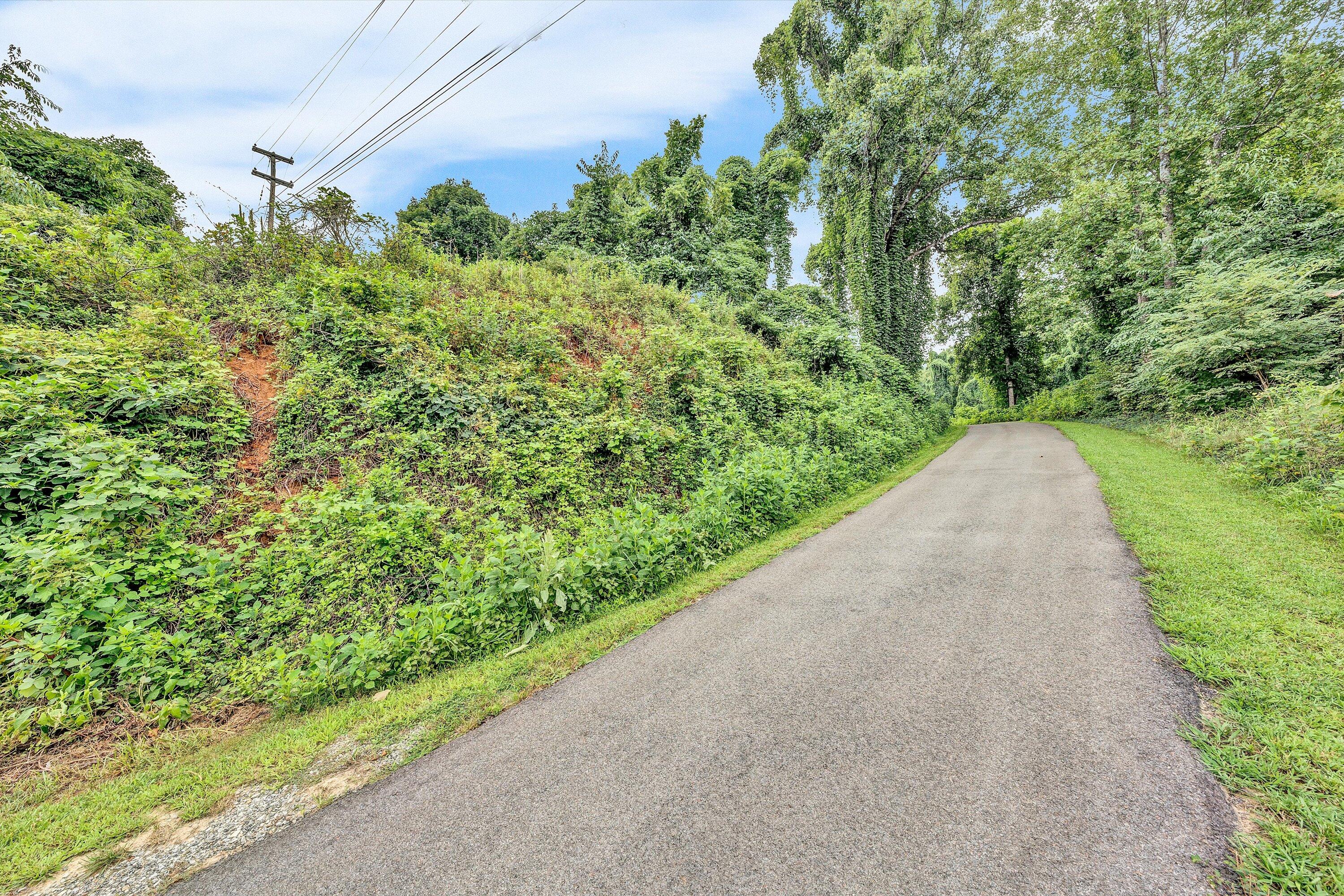 7776 Franklin Road Boones Mill, VA 24065 - Photo 41 of 47 41-080620240040