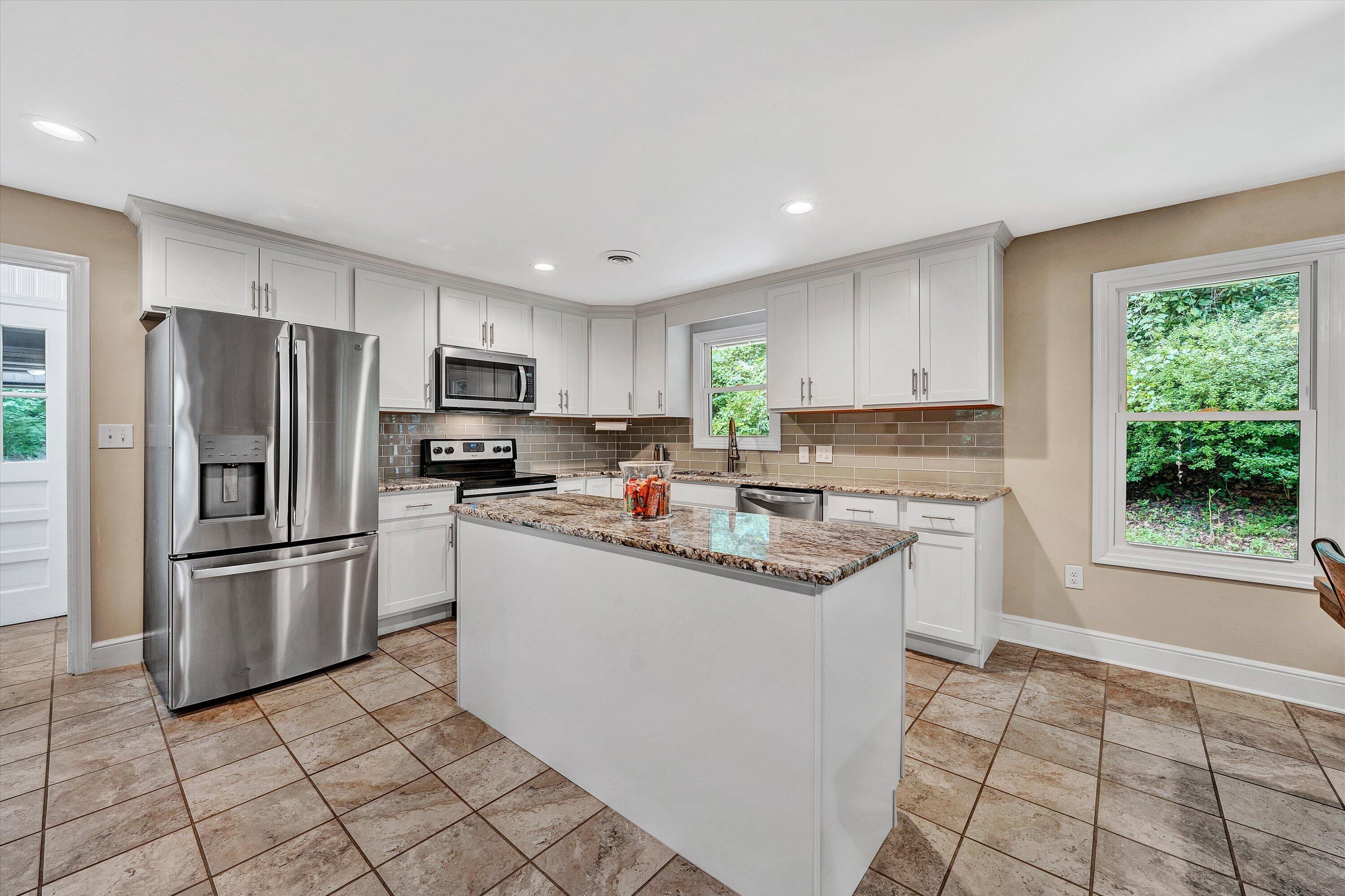 7776 Franklin Road Boones Mill, VA 24065 - Photo 7 of 47 07-080620240011