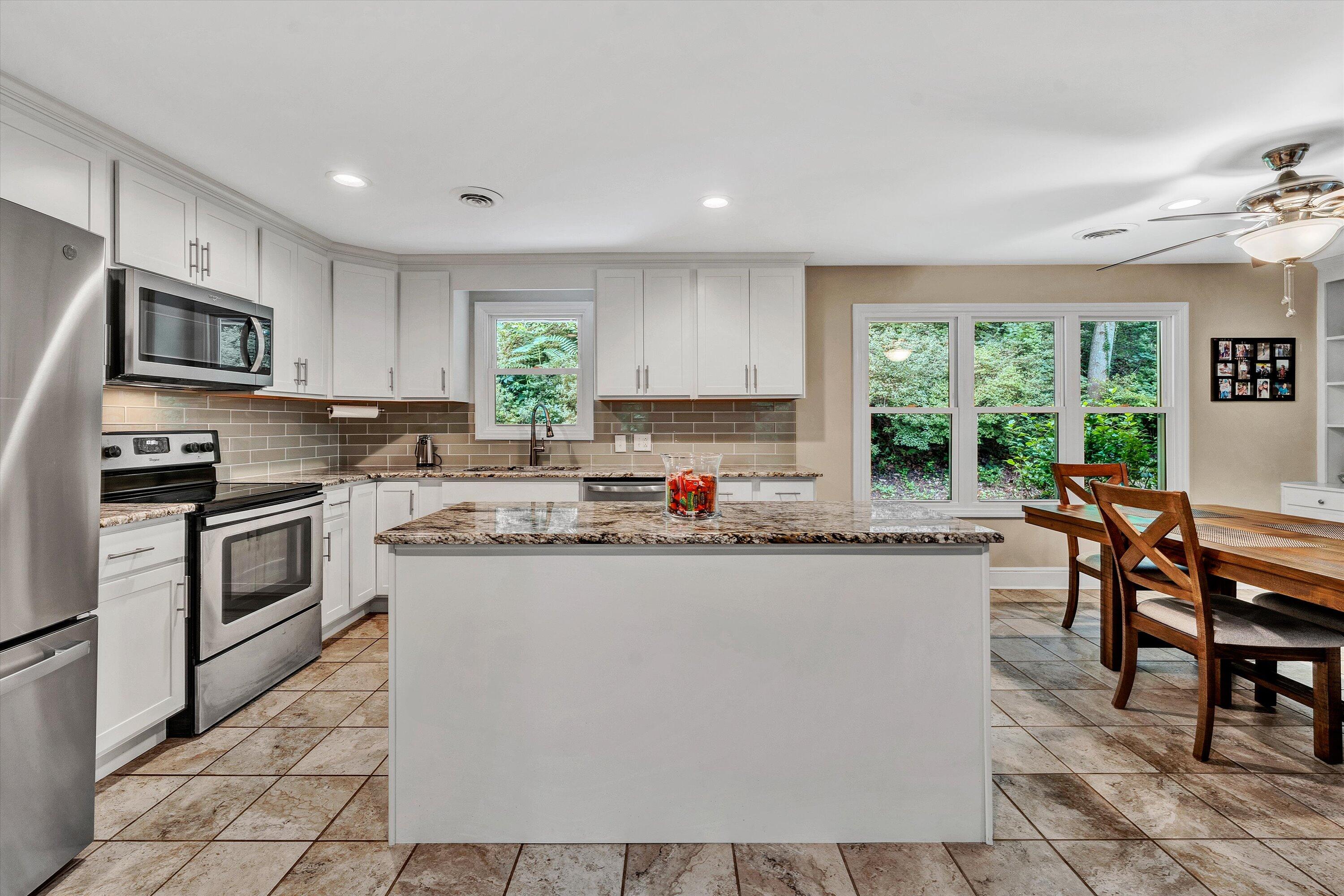 7776 Franklin Road Boones Mill, VA 24065 - Photo 8 of 47 08-080620240012