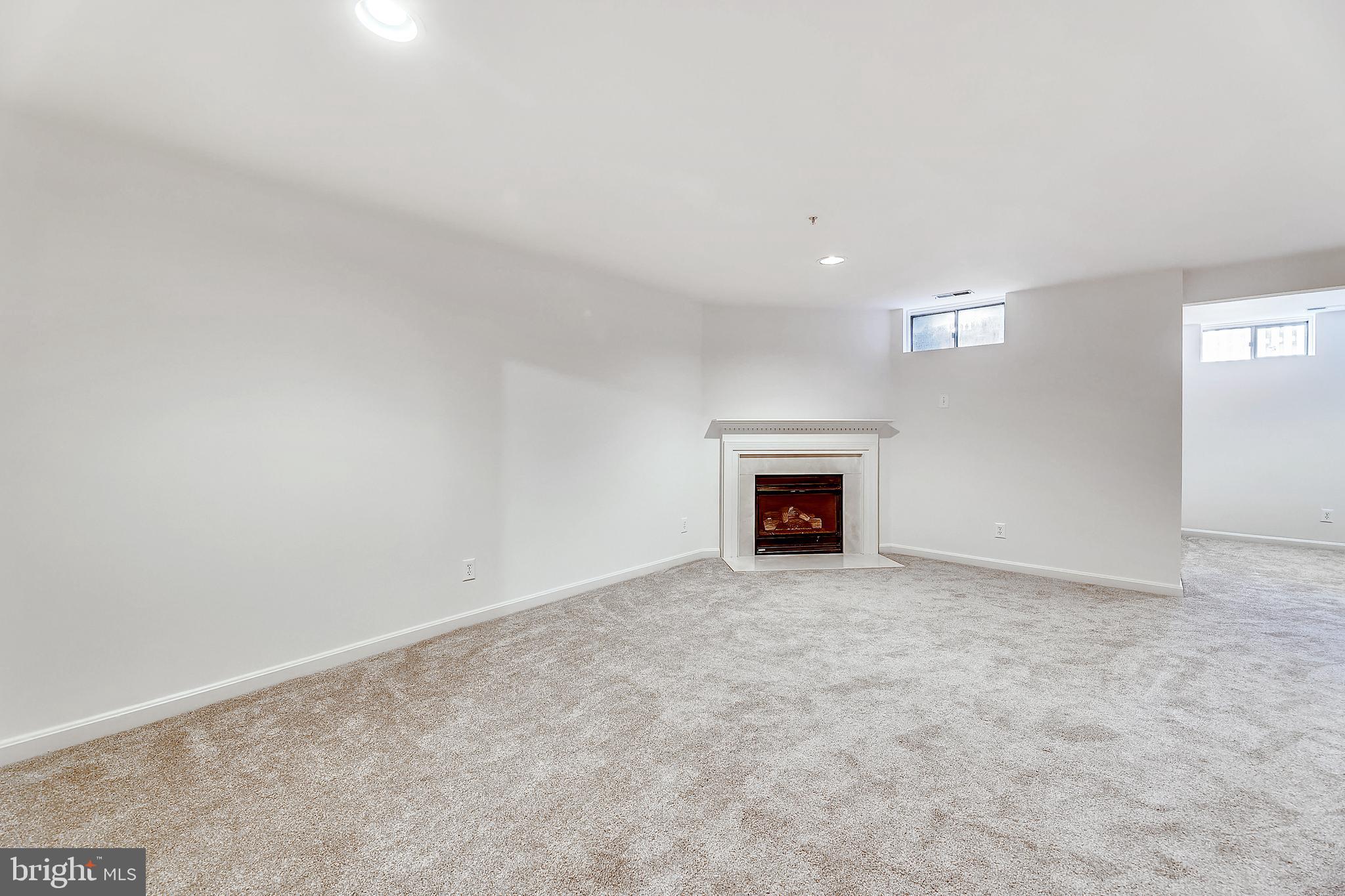 3804 Colony Point Place Edgewater, MD 21037 - Photo 28 of 34 Nice size family room with bumpout