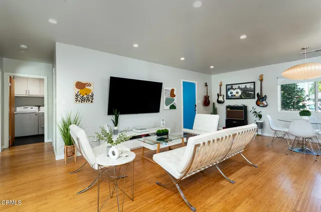 $899,000 | 17402 Cohasset Street, Van Nuys, CA 91406