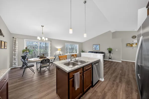 $374,900 | 1960 Pioneer Lane, Zumbrota, MN 55992
