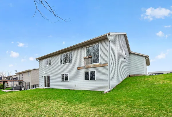 $374,900 | 1960 Pioneer Lane, Zumbrota, MN 55992