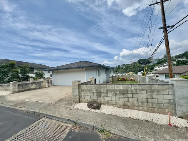 a view of a house with a yard and plants