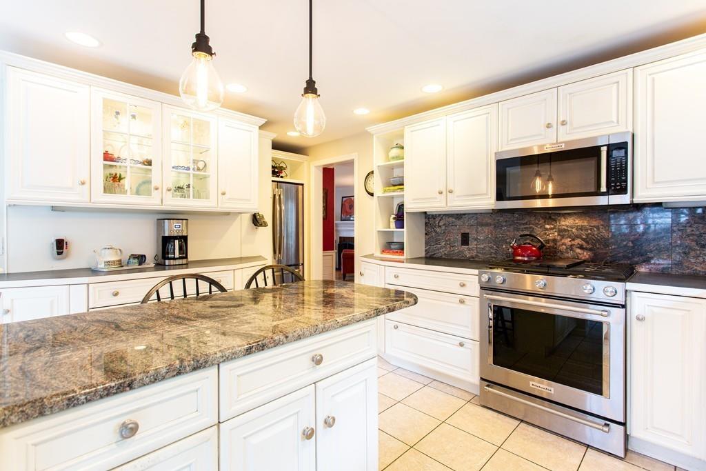 186 Viscount Road Longmeadow, MA 01106 - Photo 11 of 37