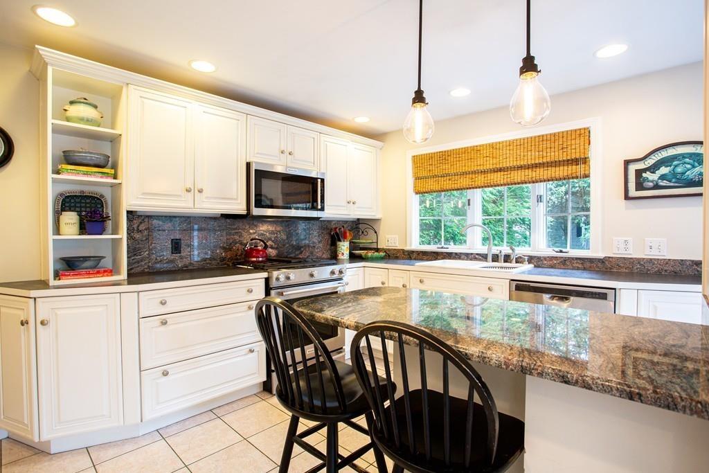 186 Viscount Road Longmeadow, MA 01106 - Photo 10 of 37