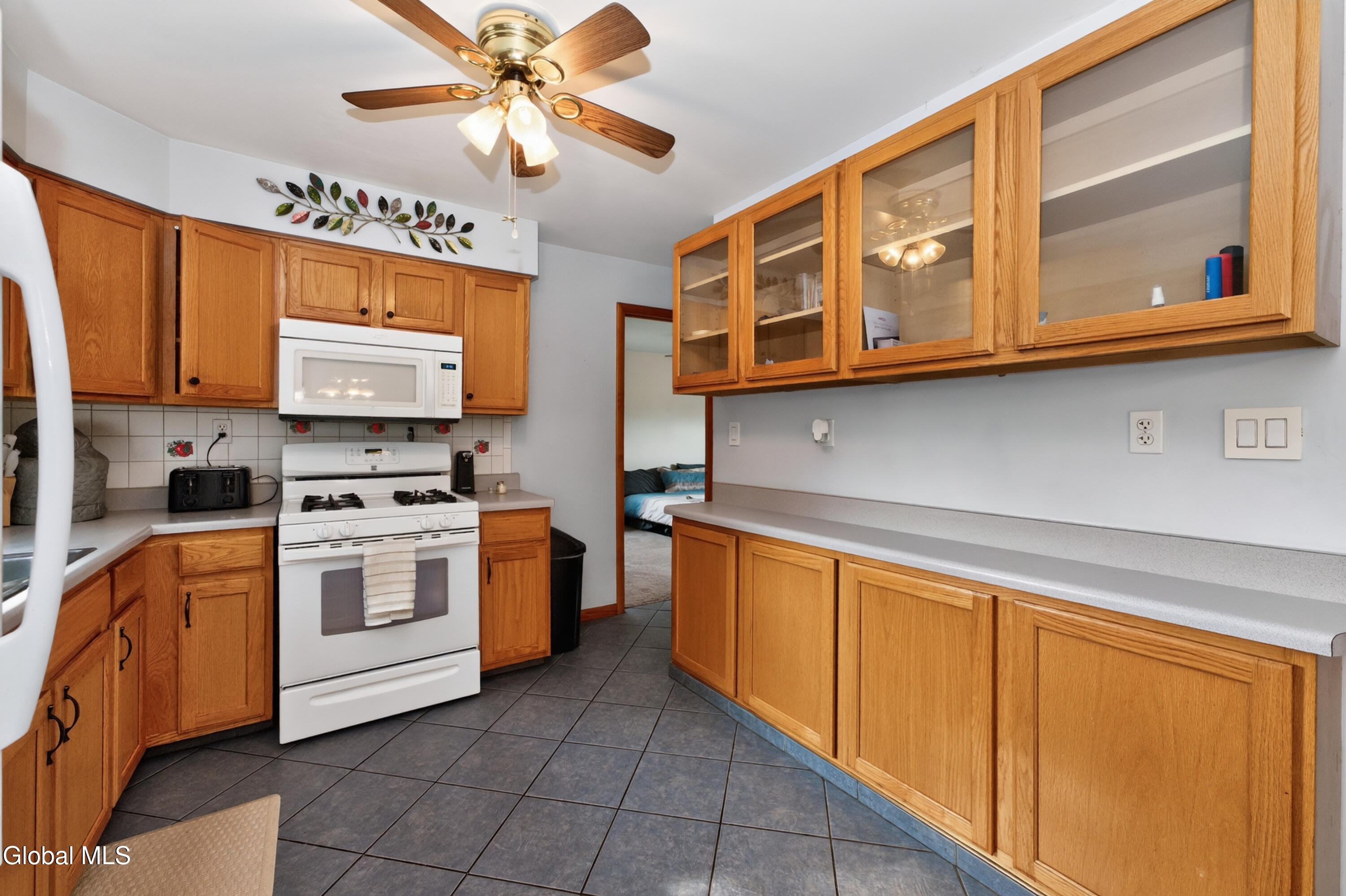 27 Fellows Road Halfmoon, NY 12065 - Photo 17 of 54 2 Kitchen 7