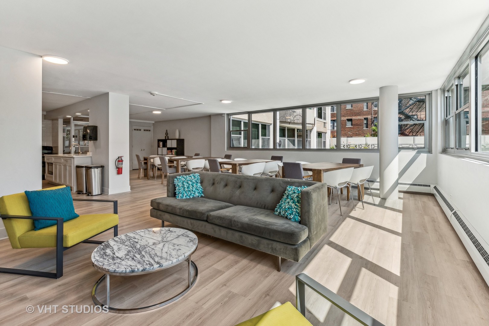 555 West Cornelia Avenue, Unit 412 Chicago, IL 60657 - Photo 11 of 20 a living room with furniture and a large window
