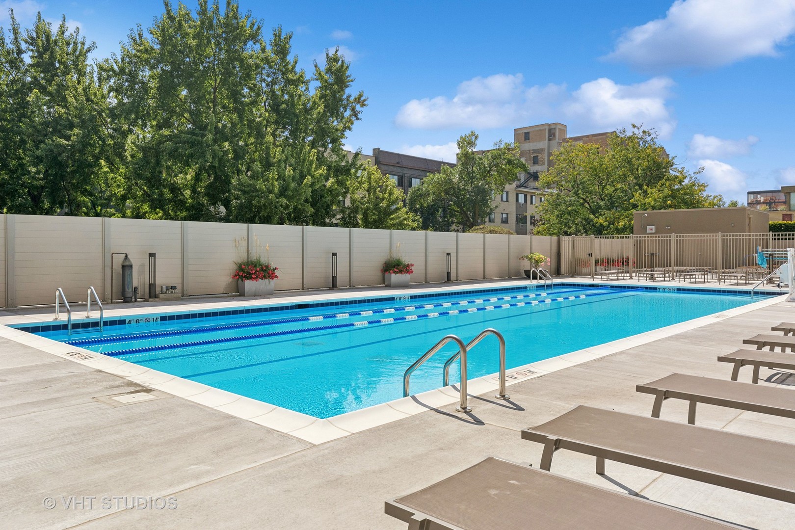 555 West Cornelia Avenue, Unit 412 Chicago, IL 60657 - Photo 13 of 20 a view of a terrace with a bench