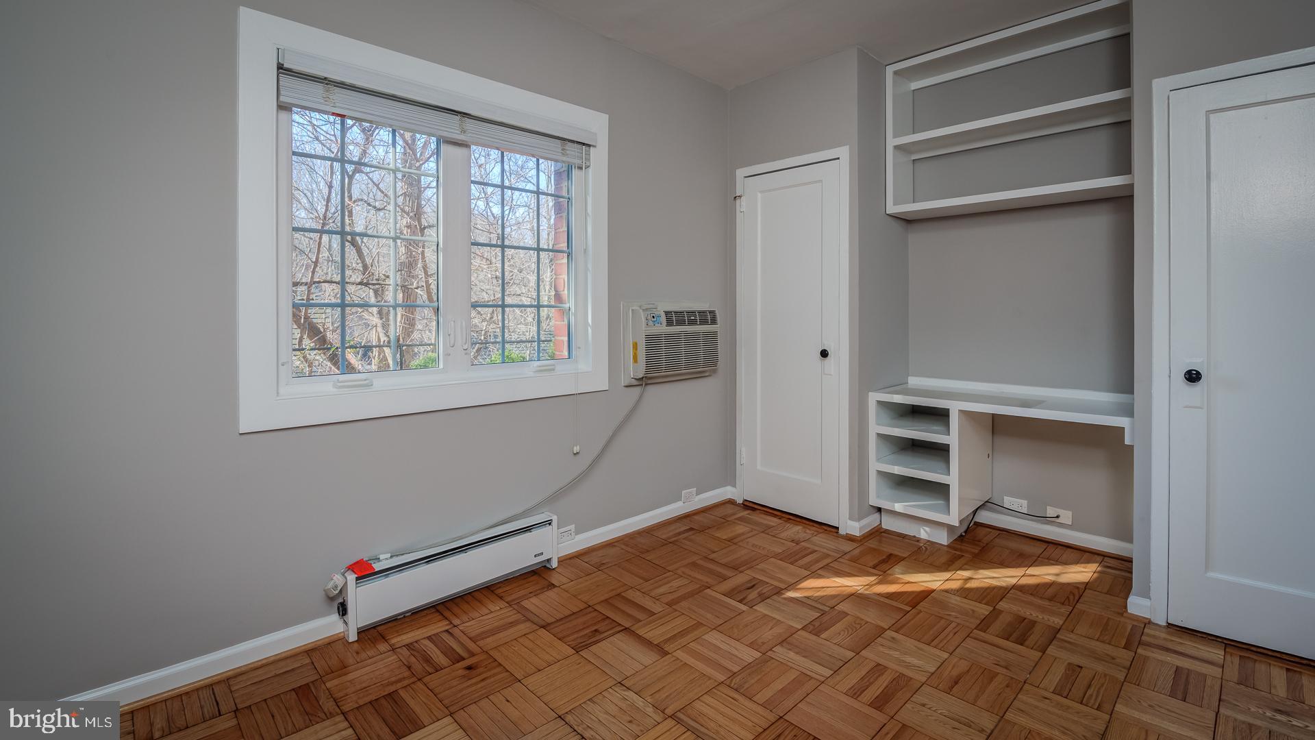 3522 Gunston Road Alexandria, VA 22302 - Photo 22 of 31 Bedroom #2 with built-in desk