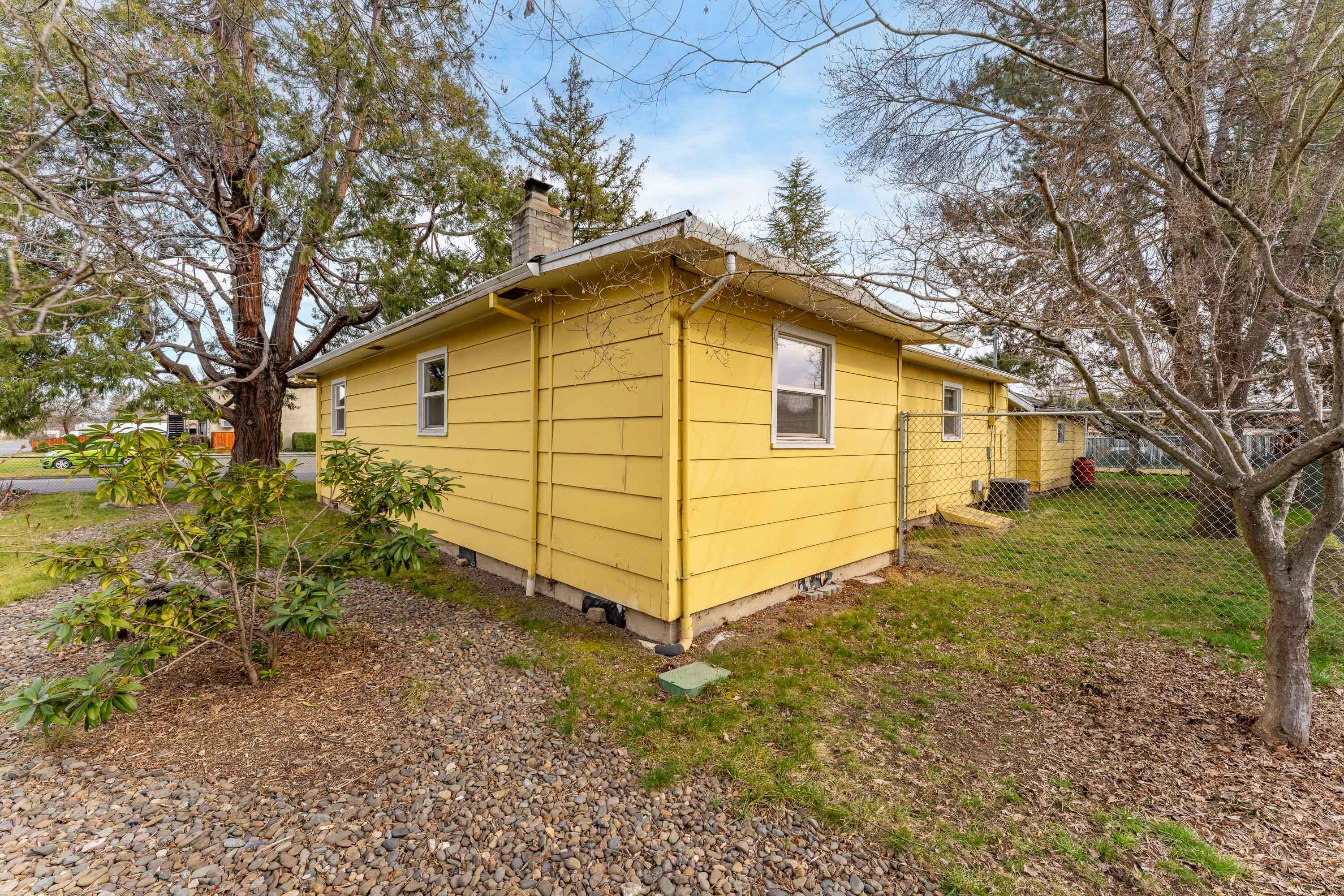 220 South 3rd Street Central Point, OR 97502 - Photo 24 of 29 Separately fully fenced back yard. Great for pets!