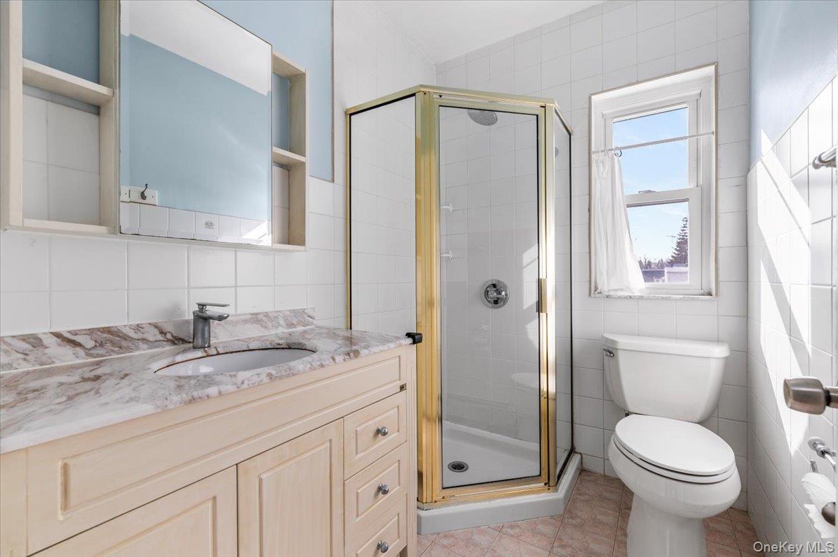 4316 249th Street Queens, NY 11363 - Photo 13 of 24