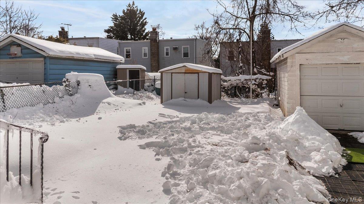 4316 249th Street Queens, NY 11363 - Photo 23 of 24