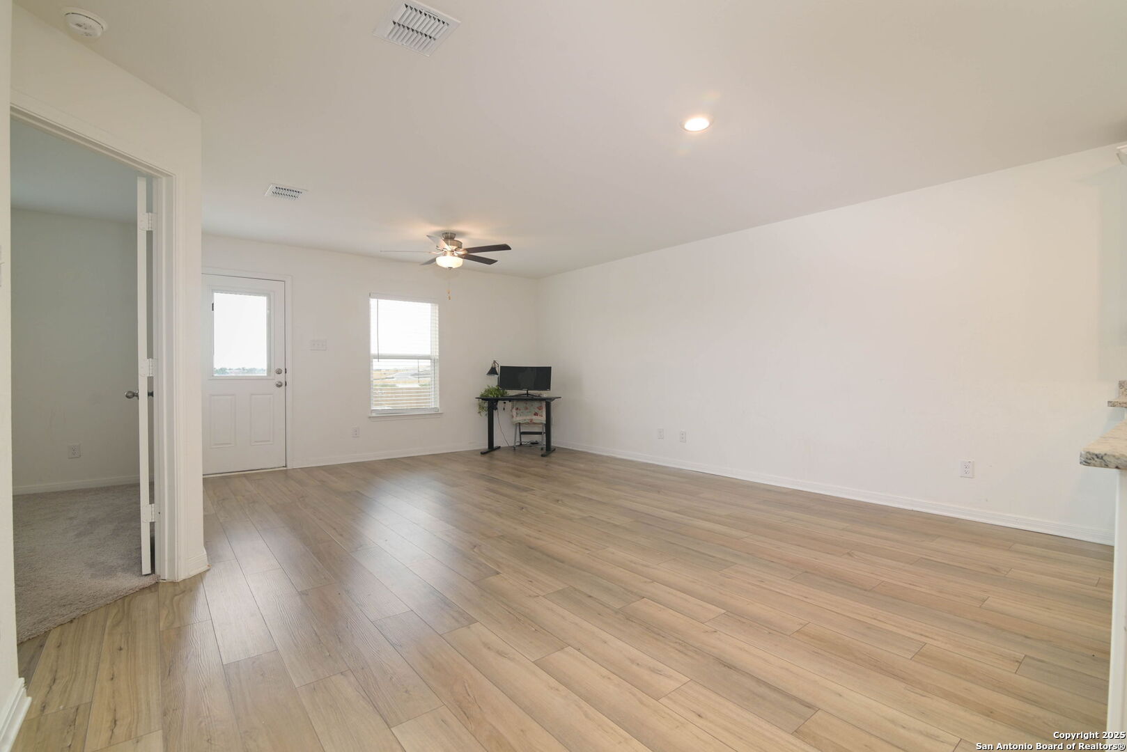 10954 Delight Grove Converse, TX 78109 - Photo 7 of 19