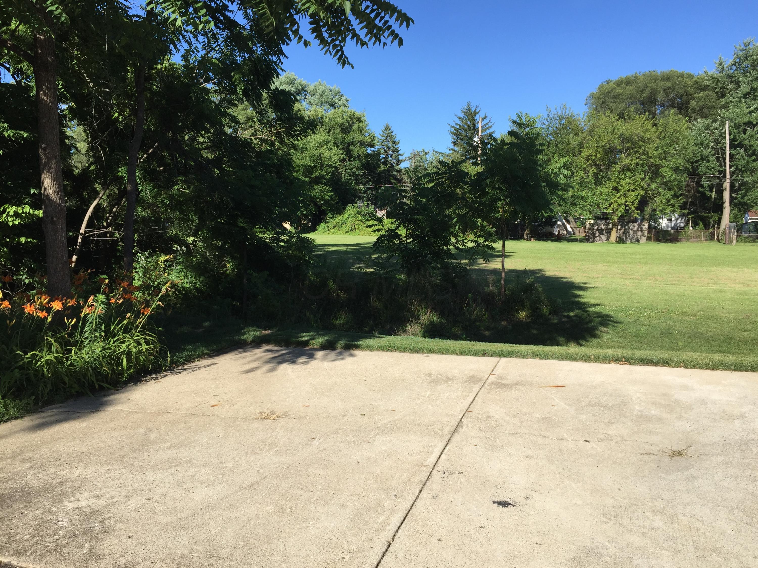 1290 Moler Road Columbus, OH 43207 - Photo 28 of 32 Yard in Back (2)