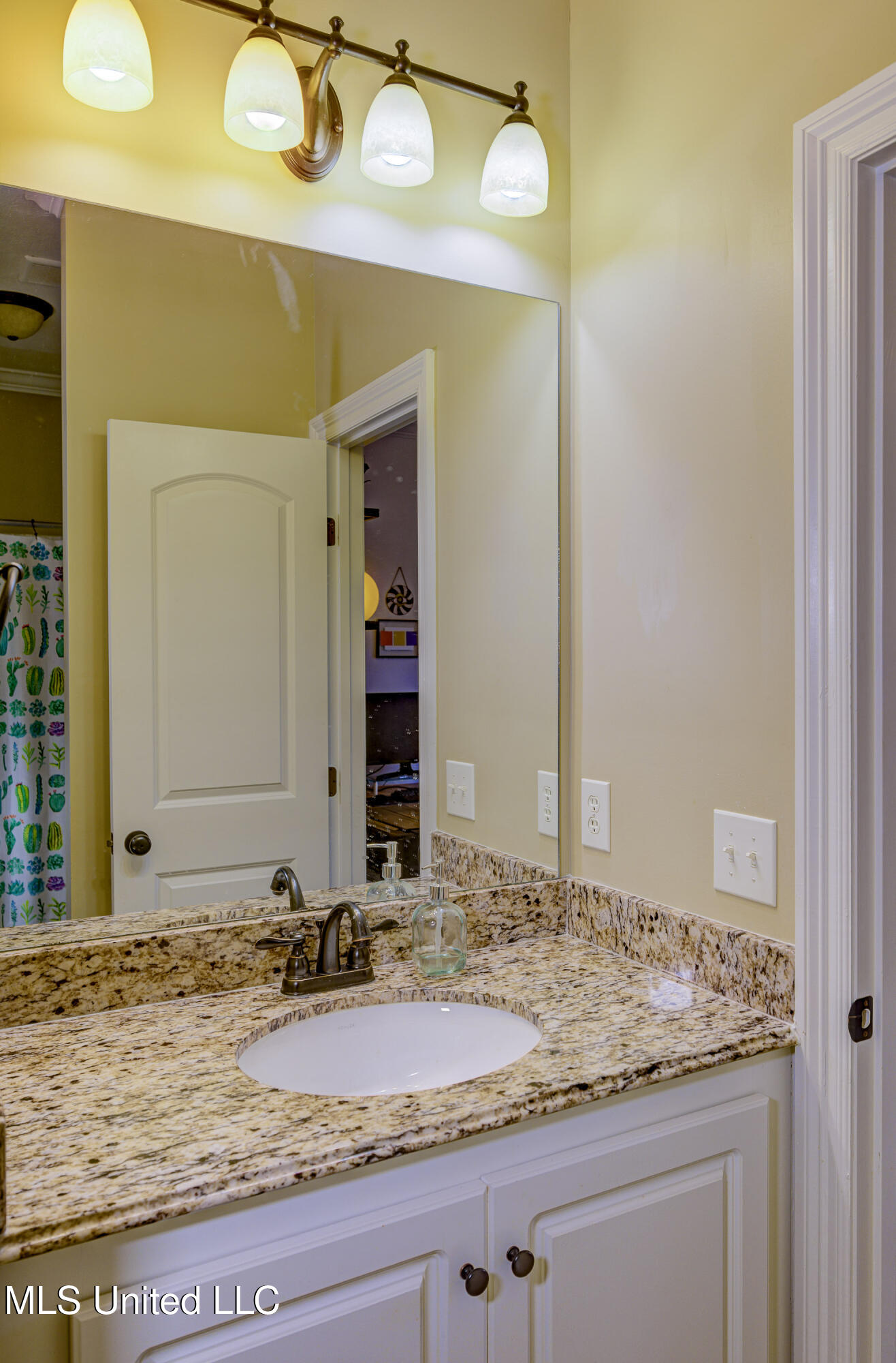 127 Rockbridge Crossing Clinton, MS 39056 - Photo 26 of 55 Shared Bath 2