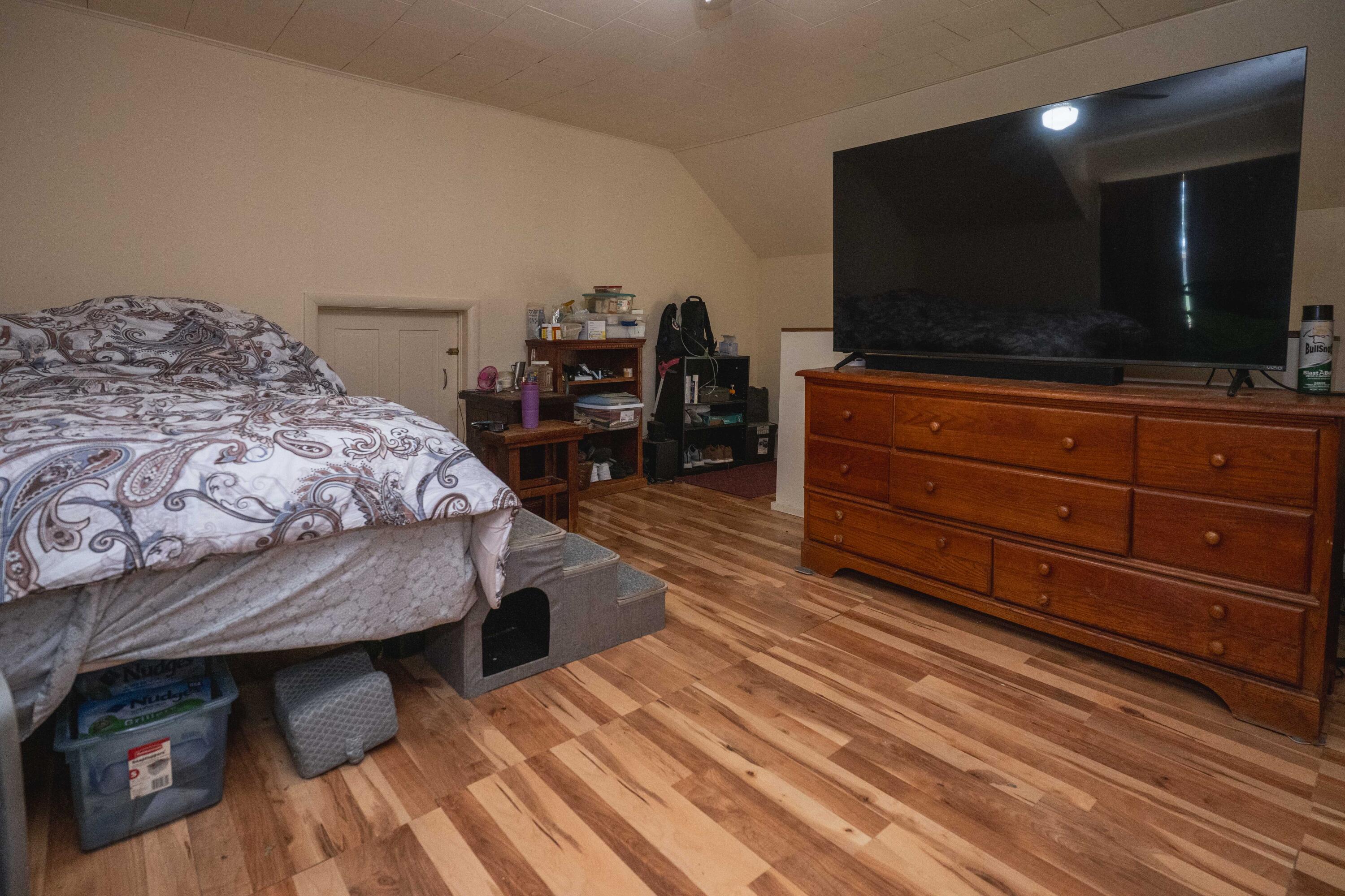 W7852 Town Hall Road Sharon, WI 53585 - Photo 25 of 49 Master bedroom (2)