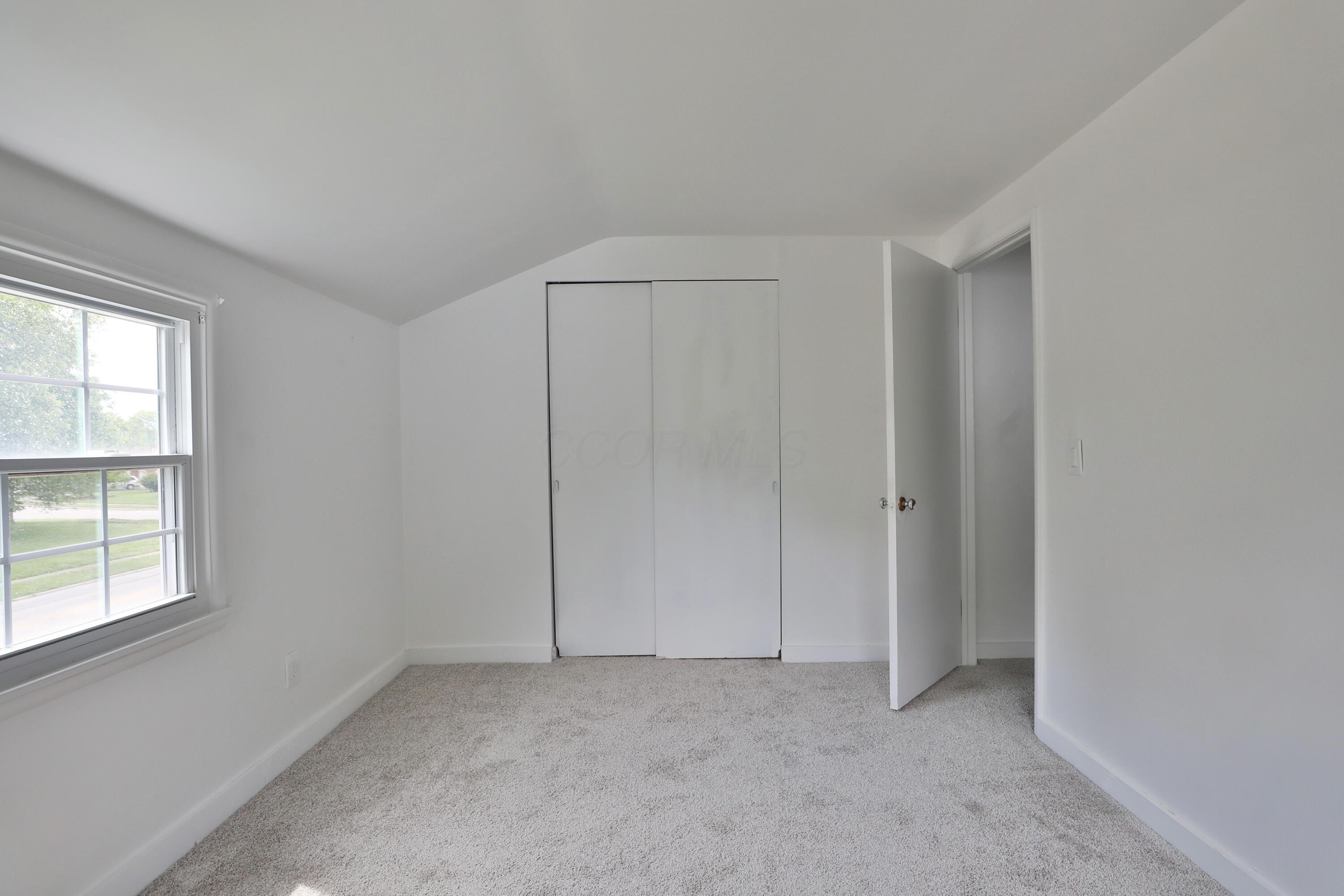 435 North Murray Hill Road Columbus, OH 43228 - Photo 21 of 33