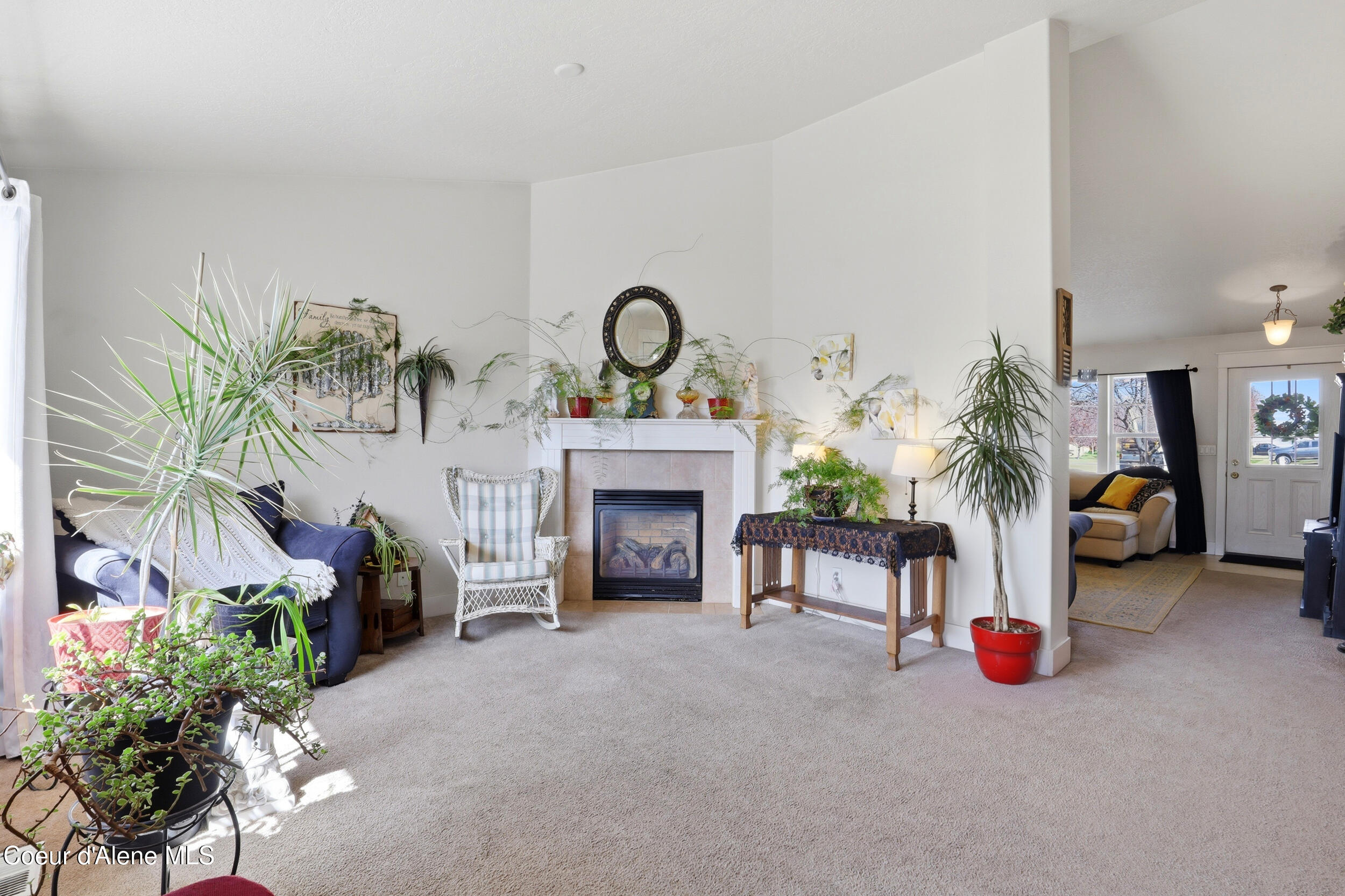 6460 West Majestic Avenue Rathdrum, ID 83858 - Photo 6 of 37 Living Room
