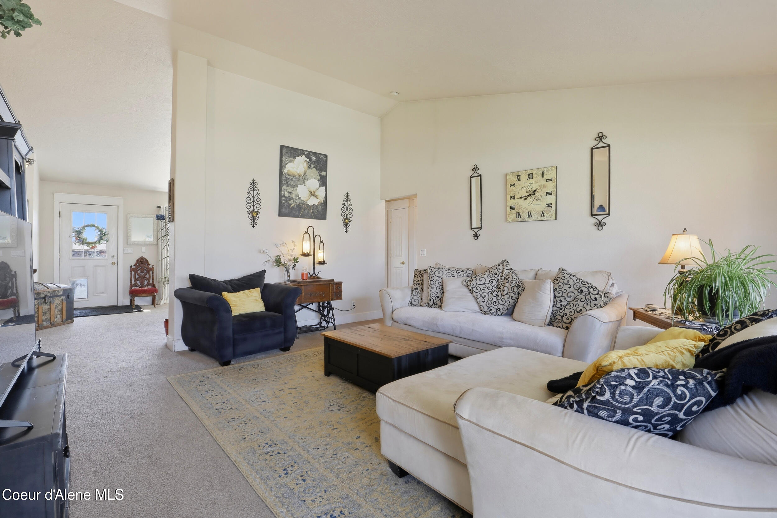 6460 West Majestic Avenue Rathdrum, ID 83858 - Photo 7 of 37 Living Room