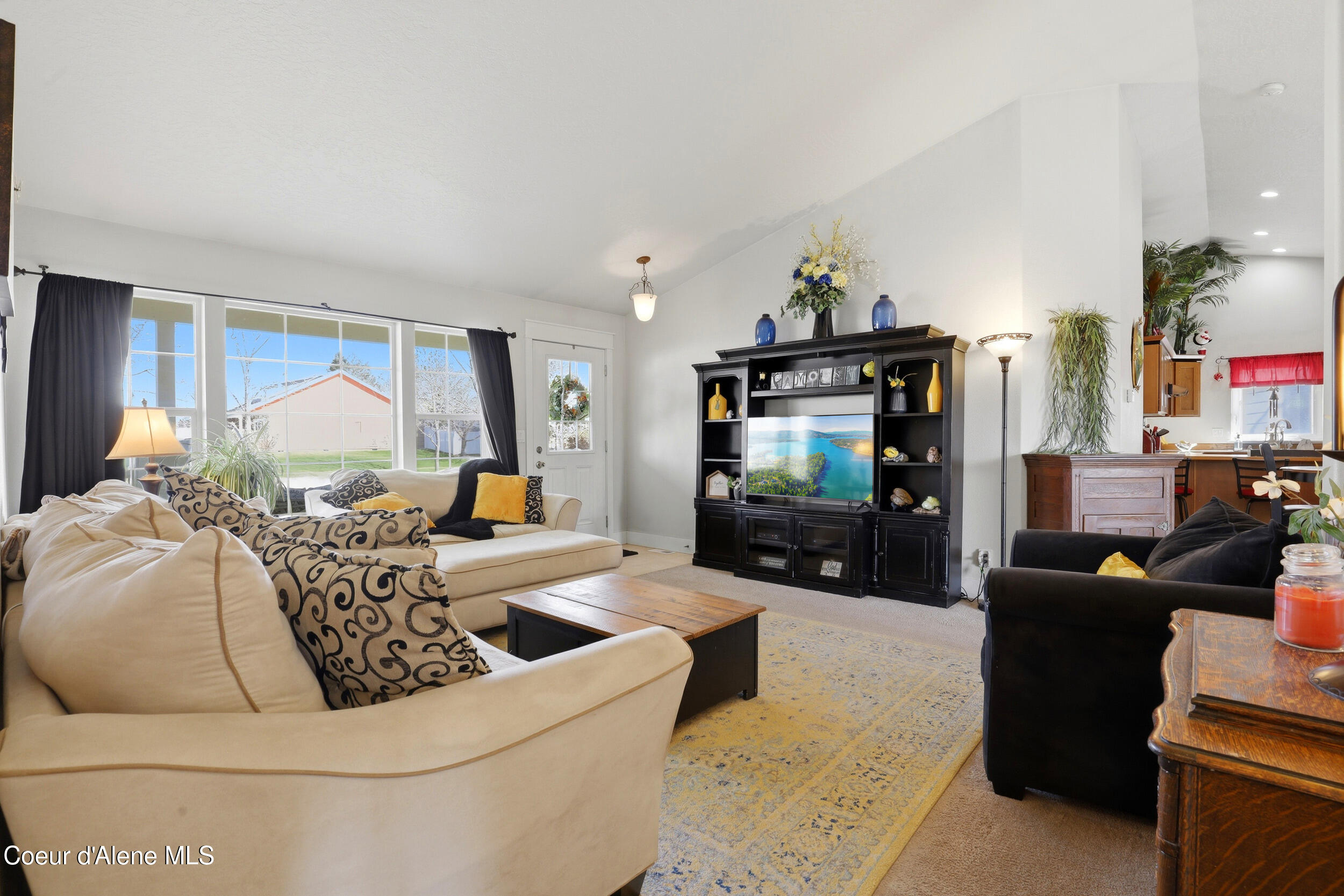 6460 West Majestic Avenue Rathdrum, ID 83858 - Photo 9 of 37 Living Room