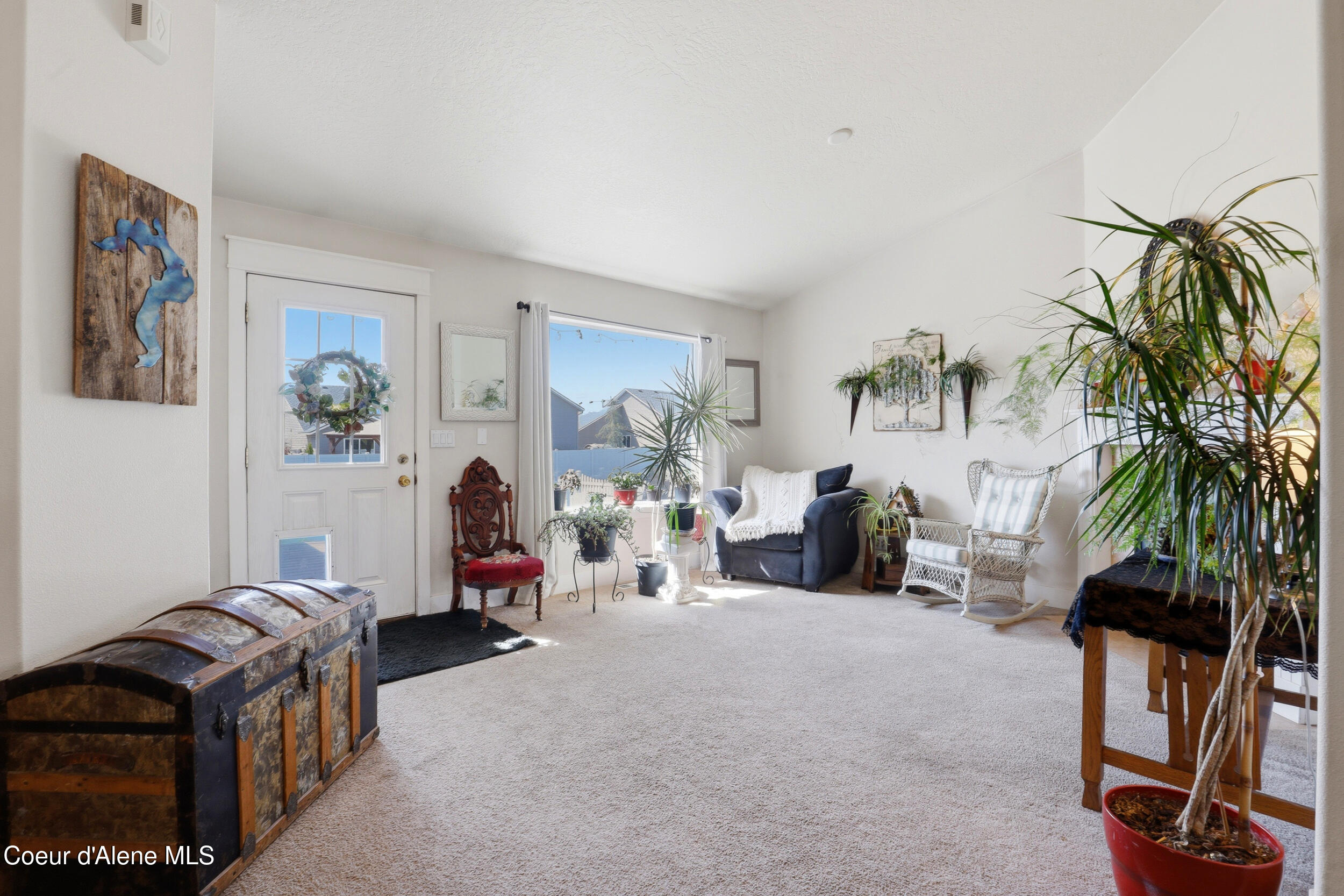 6460 West Majestic Avenue Rathdrum, ID 83858 - Photo 10 of 37 Living Room