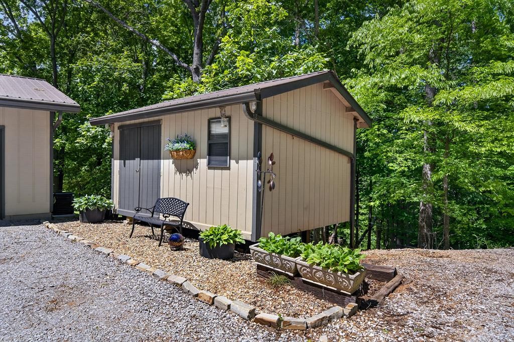 143 Griffintown Road Sparta, TN 38583 - Photo 9 of 35 a backyard of a house with lots of green space