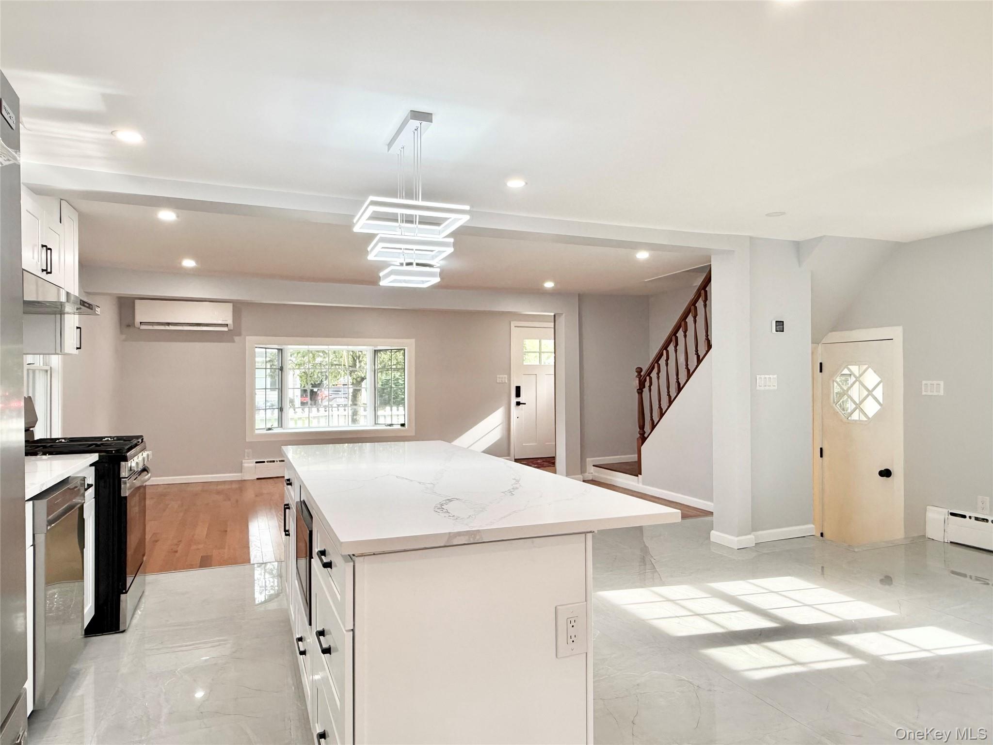20 Baylis Place Syosset, NY 11791 - Photo 5 of 21