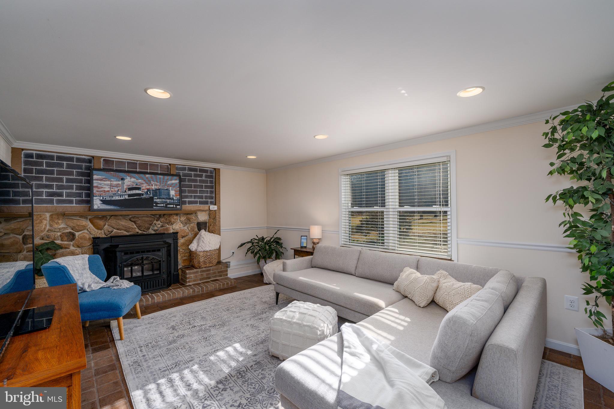 16351 Falls Road Monkton, MD 21111 - Photo 4 of 30 Family Room 2