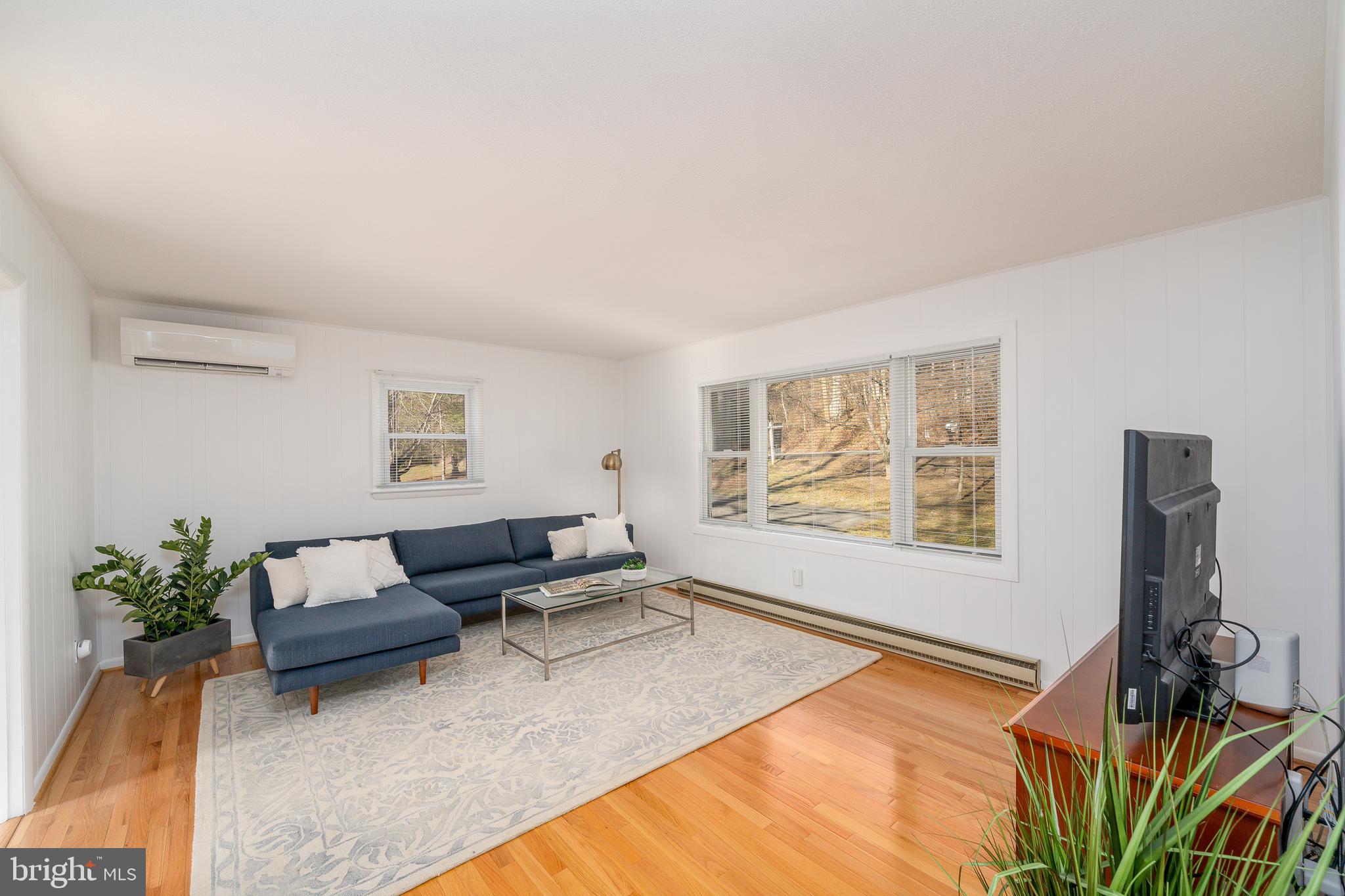 16351 Falls Road Monkton, MD 21111 - Photo 7 of 30 Living Room