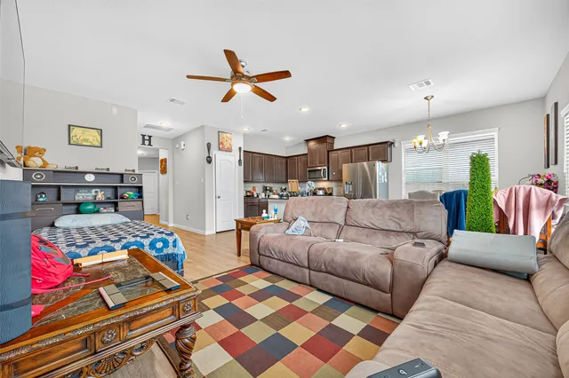 $1,999 | 1916 Acklen Run Drive, Rosharon, TX 77583