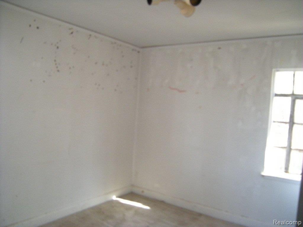 4884 Yorkshire Road Detroit, MI 48224 - Photo 11 of 16 DSCN8435
