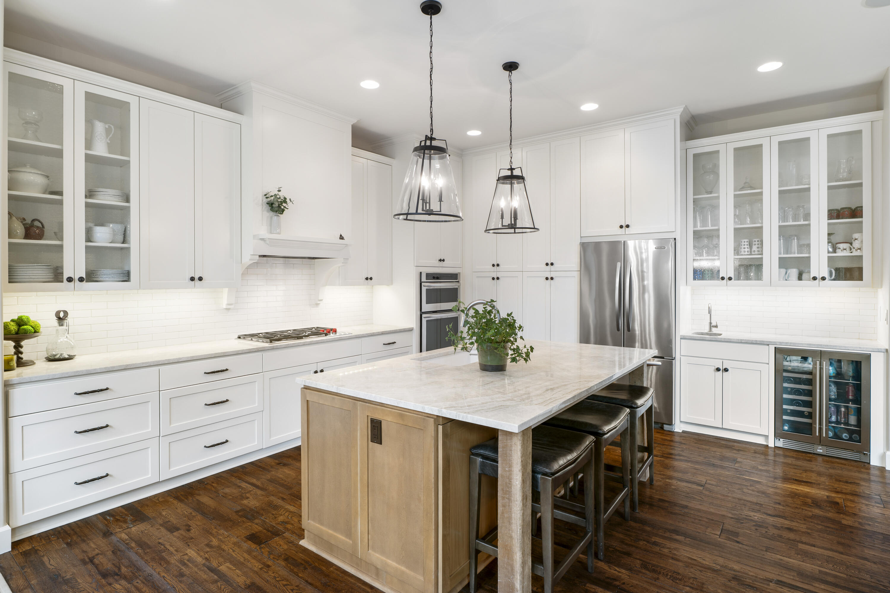 56155 Sable Rock Loop, Unit 277 Bend, OR 97707 - Photo 2 of 63 The beautifully designed chef?s kitchen offers premium finishes and seamless functionality for entertaining.