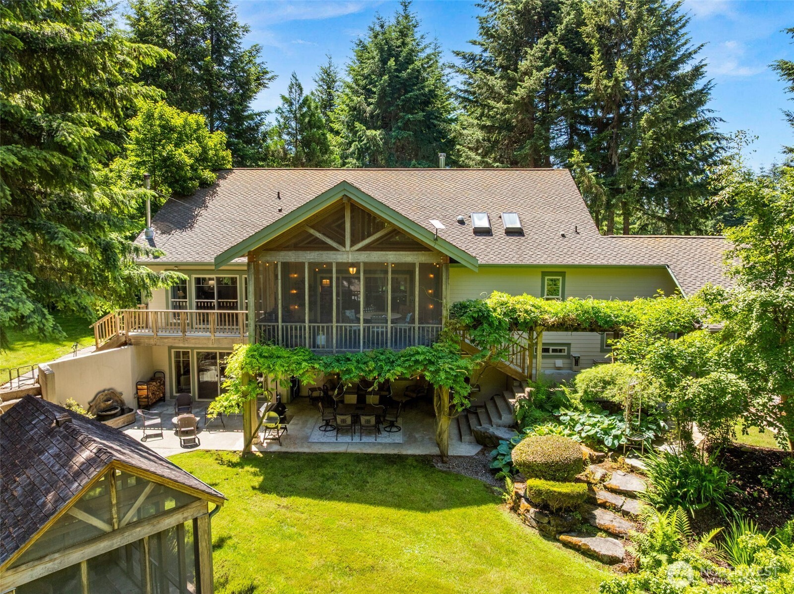 11500 Weisenberger Road Rainier, WA 98576 - Photo 1 of 40
