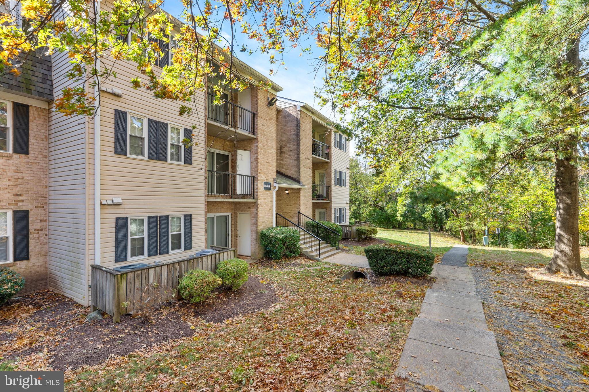18324 Streamside Drive, Unit 102 Gaithersburg, MD 20879 - Photo 2 of 20