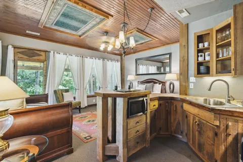 $24,000,000 | 2465 Old Charlotte Pike, Franklin, TN 37064